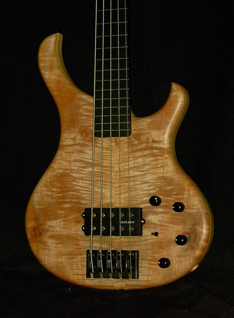 BaseX 5-String Fretless Body
American Flamed Maple Top