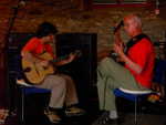 Decebal mit einer Gitarre von Henning Doderer