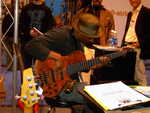 Marcus Miller hat Spass mit dem Human Base
