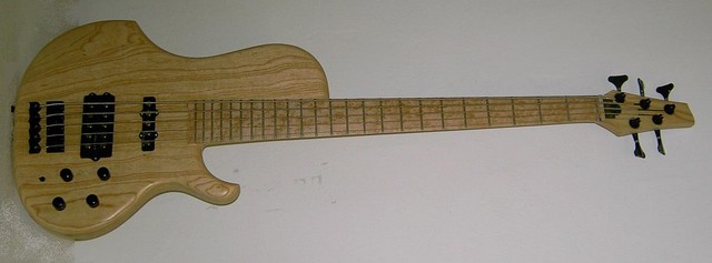 The Base Esche Ahorngriffbrett