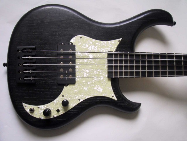 X-Over schwarz korpus
