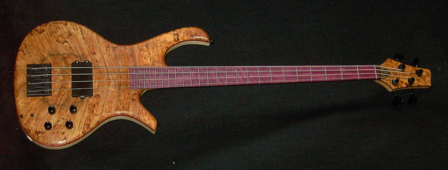 Jonas - Top: Maple Burl
Fingerboard: Amaranth