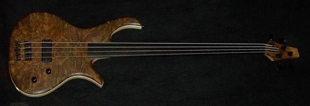 Jonas Fretless 
Nu�baummaser Top