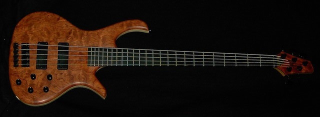 Jonas 5-String Fretted
Pommele-Bubinga 